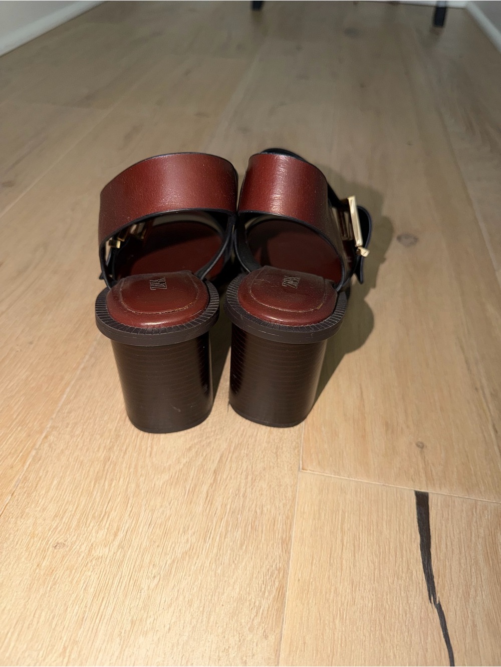 Zara Brown Leather Cross-Strap Women’s Sandals with Buckle - Picture 3 of 3